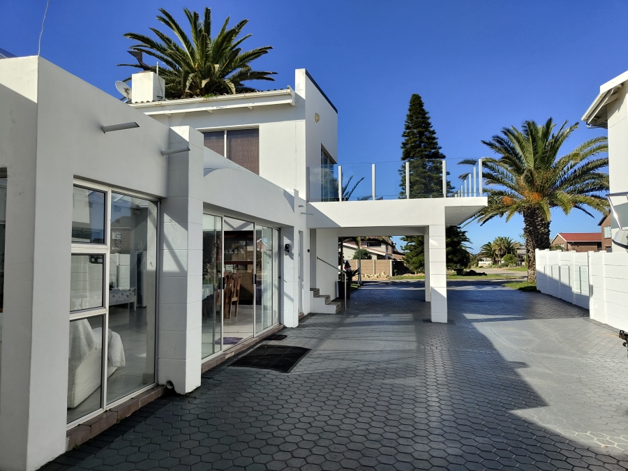 To Let 3 Bedroom Property for Rent in Stilbaai Wes Western Cape